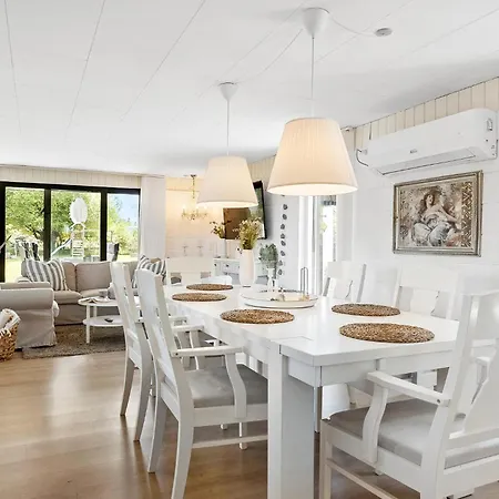 Дом отдыха Luxurious In With Wifi Халс