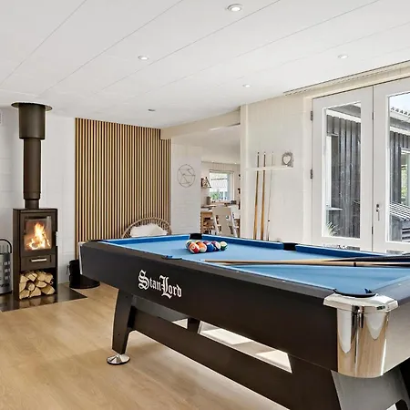 Дом отдыха Luxurious In With Wifi Халс